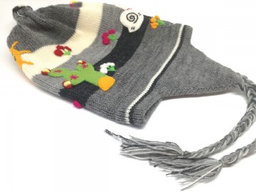 Gebreide grijze muts met pompons