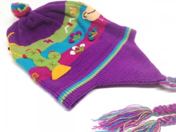 Lila gebreide muts met patches